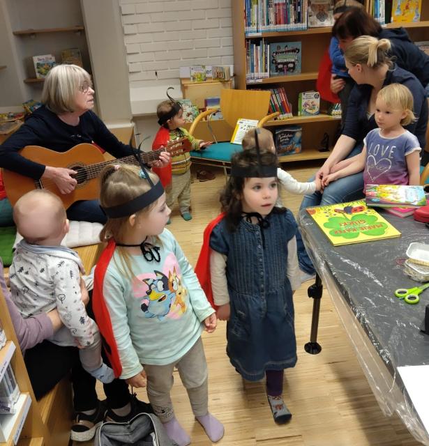 Kinder als Marienkäfer