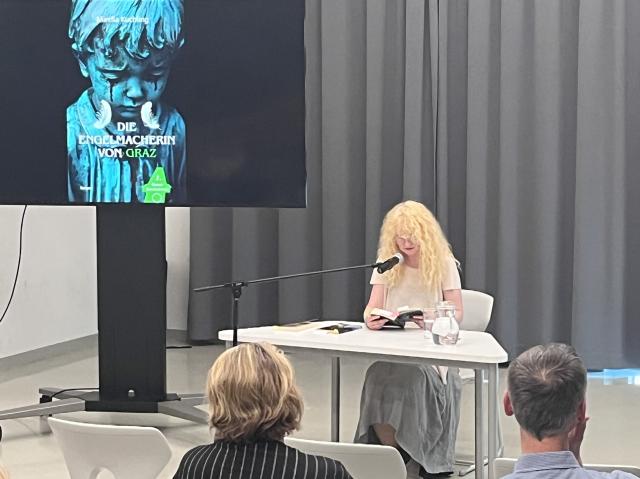 Mirella Kuchling während Lesung